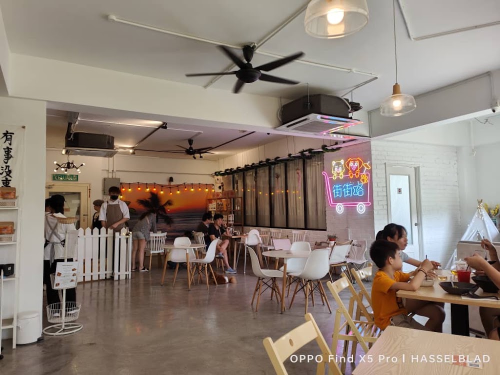 Fanny’s Cafe (Paw Journey)