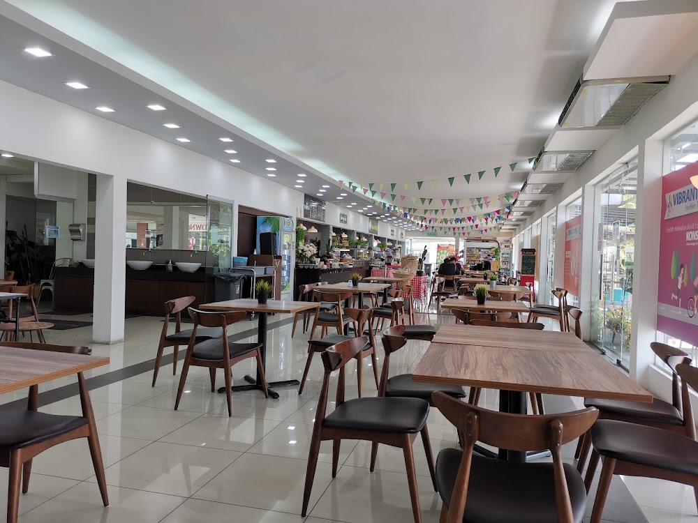 Vibrant Cafe