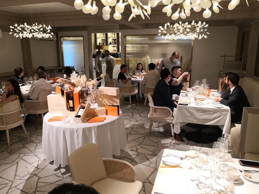Montez Bistro