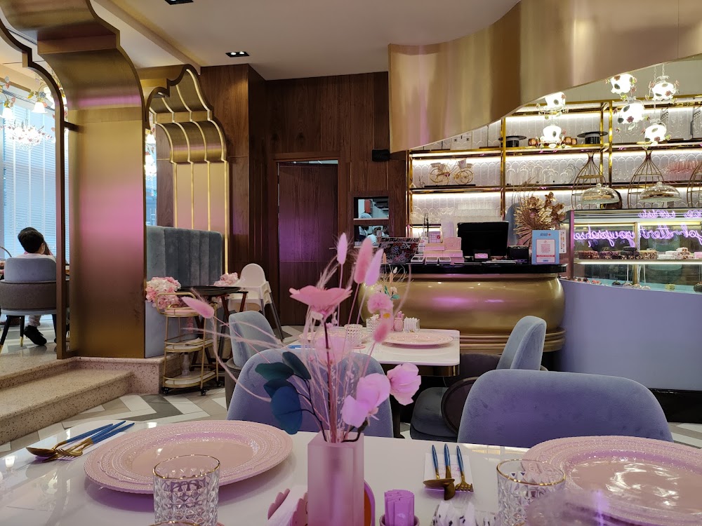 Opera Cafe & Lounge