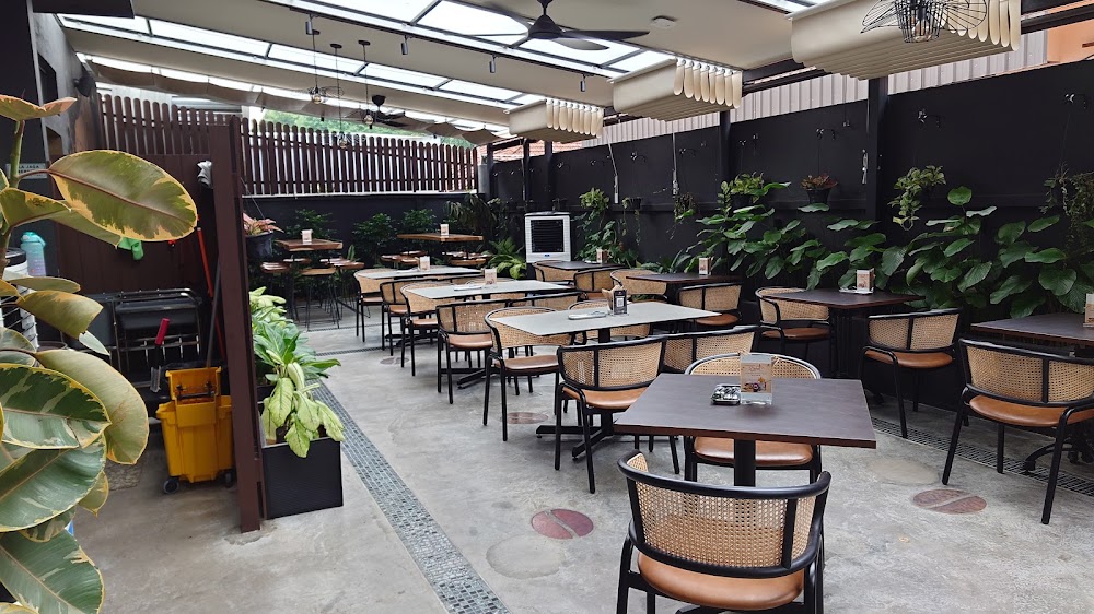 Blackbixon Cafe & Restaurant - Jalan Inai